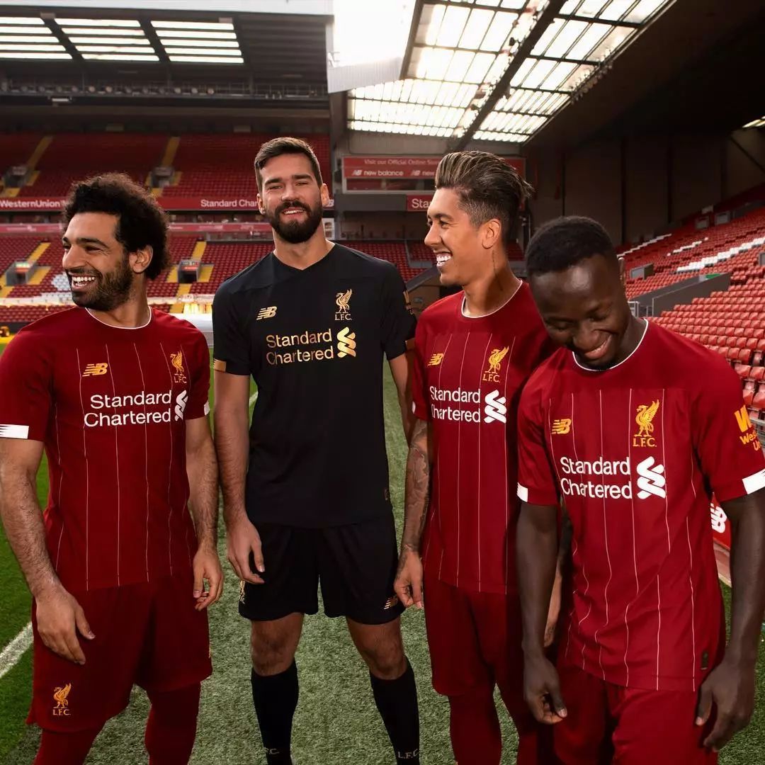 Liverpool lança nova temporada de Camisolas